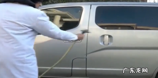 白色车子黑色擦痕如何去掉,白色车牌是什么车