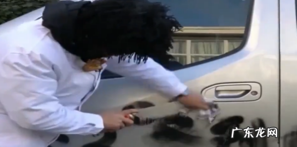 白色车子黑色擦痕如何去掉,白色车牌是什么车