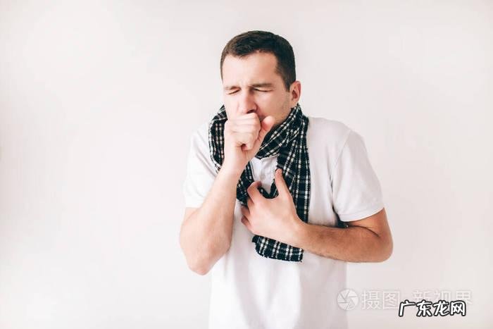 人为什么咳嗽的时候用拳头,为什么咳嗽的时候感觉