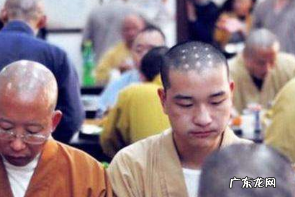 为什么和尚的头上有几个点,一下语文部编版电子书