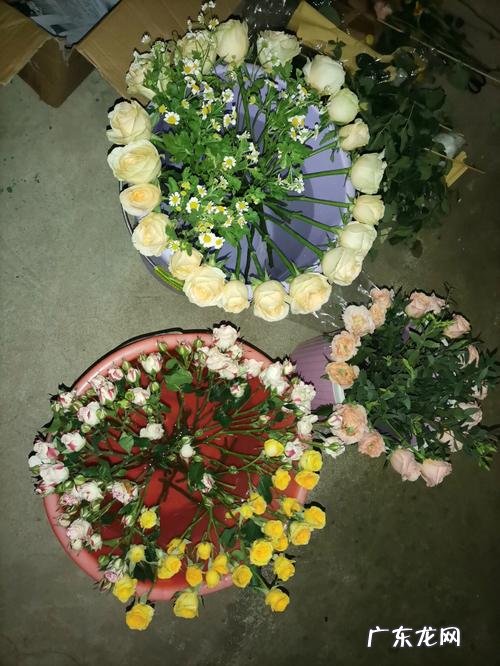 鲜切花玫瑰花醒花怎么醒,玫瑰醒花的正确方法和技巧
