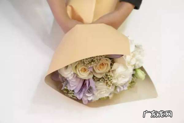 带花泥的花束怎么包装,花束怎么包装 教程简单