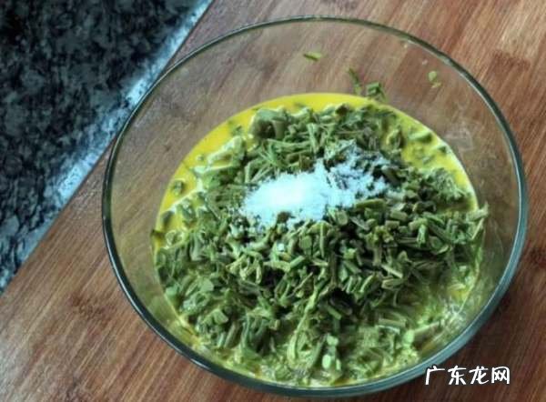 香椿摊鸡蛋用焯水吗？,香椿煎蛋香椿要焯水