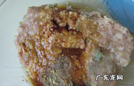 抄手馅要放些什么调料,抄手馅里要放什么佐料好吃