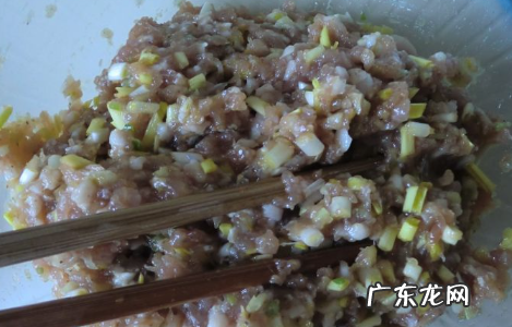 抄手馅要放些什么调料,抄手馅里要放什么佐料好吃