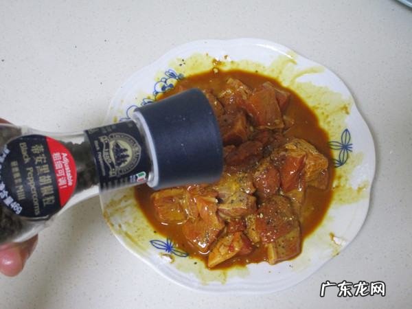 黑椒菠萝牛肉粒的做法,黑椒牛肉粒怎么做好吃又嫩