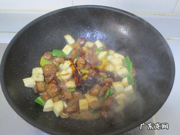 黑椒菠萝牛肉粒的做法,黑椒牛肉粒怎么做好吃又嫩