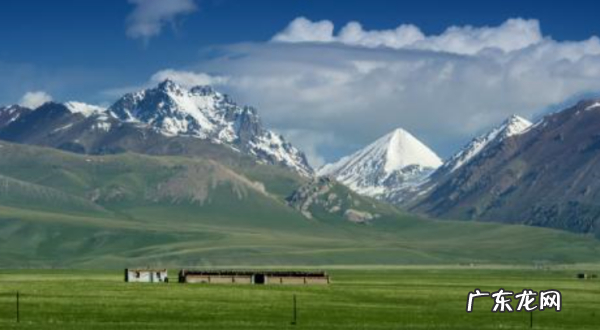 天山南侧是什么地形区,天山南北两侧的地形区分别是什么