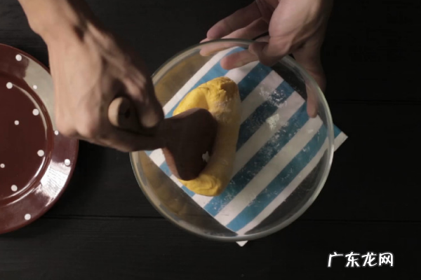 玉米淀粉可以直接煎饼吃,玉米淀粉可以做饼吃
