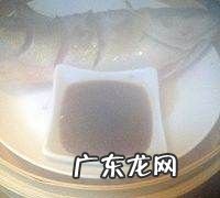 清蒸鲈鱼用蚝油可以,清蒸鲈鱼的汤汁怎样调才最好吃