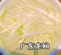 清蒸鲈鱼用蚝油可以,清蒸鲈鱼的汤汁怎样调才最好吃
