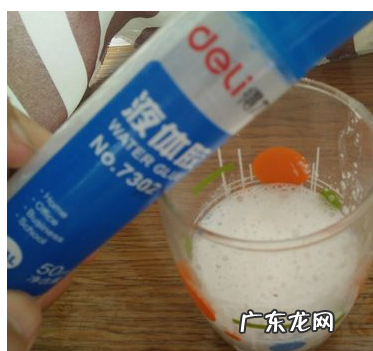 用洗洁精做泥太粘手了怎么办,沾了水泥的手怎么洗干净