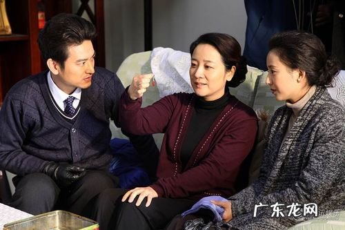 关于几个孩子长大成人的电视剧,《乔家的儿女》正在热播剧中的乔爸是如何将几个孩子拉扯大的