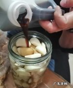 白醋腊八蒜正确方法,腌腊八蒜的正确方法保持新鲜口感